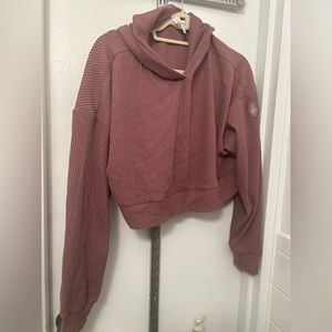 ALO Yoga Muse cropped sweatshirt in dusty rose. Retails for $108, barely worn